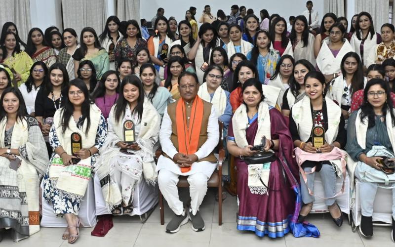 Grand event of 'Mahatari Vandan Abhinandan' organized on International Women's Day, Chief Minister Vishnu Dev Sai honored women journalists, emphasized on women empowerment, Raipur, Chhattisgarh, Khabargali