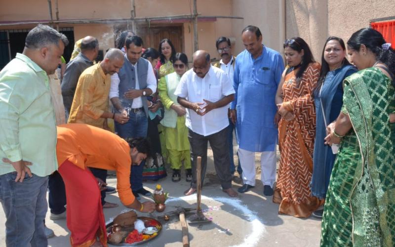 MLA Purandar Mishra performed Bhoomi Pujan for the construction of women journalist room in Raipur Press Club, Raipur, Chhattisgarh Khabargali