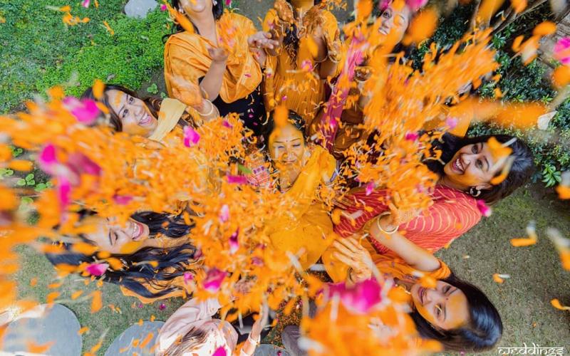 Women of Avni Green Society played Holi with flowers, danced with colors, Raipur, Chhattisgarh, Khabargali