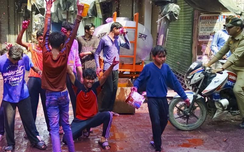 Violent incidents in many parts of the country on Holi, ASI killed in Bihar, idols of God broken in Nandigram, Bengal, internet-call service suspended after violent clashes in Birbhum, riots outside mosques in Punjab-Maharashtra, Khabargali