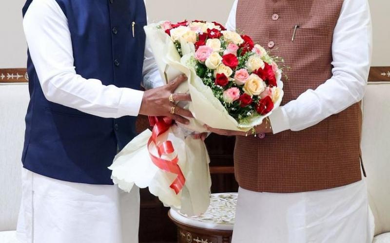 Chief Minister Vishnudev Sai handed over the roadmap for Bastar's development to the Prime Minister, Chief Minister Vishnudev Sai met Prime Minister Narendra Modi, development works and Naxal eradication were discussed Chief Minister shared the outline of the Prime Minister's proposed visit to Chhattisgarh on March 30 Investment increased in Chhattisgarh due to the new industrial policy, Chief Minister gave detailed information to the Prime Minister, Khabargali
