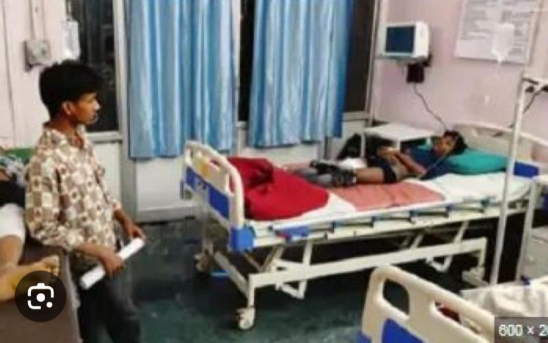 डीजे का बेस बना जानलेवा, छज्जा गिरने से 5 लोग घायल खबरगली DJ's bass became fatal, 5 people injured due to balcony collapse cg news cg big news hindi news cg latest news khabargali 