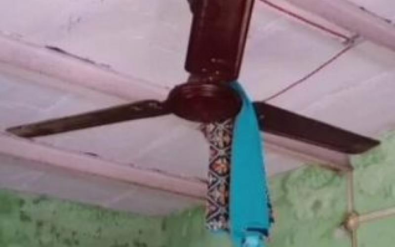 पंखे पर लटकी मिली कांग्रेस नेता की बहू, जाँच में जुटी पुलिस खबरगली Congress leader's daughter-in-law found hanging from a fan, police investigating  cg news cg hindi news latest news cg big news crime news khabargali 