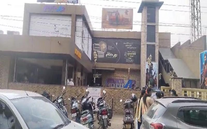 मैनेजर ने ही किया था भिलाई सिनेमाघर में लूटपाट, भोपाल से गिरफ्तार हुआ आरोपी  खबरगली Manager had committed robbery in Bhilai cinema hall, accused arrested from Bhopal  cg news cg big news cg hindi news cg latest news khabargaili      