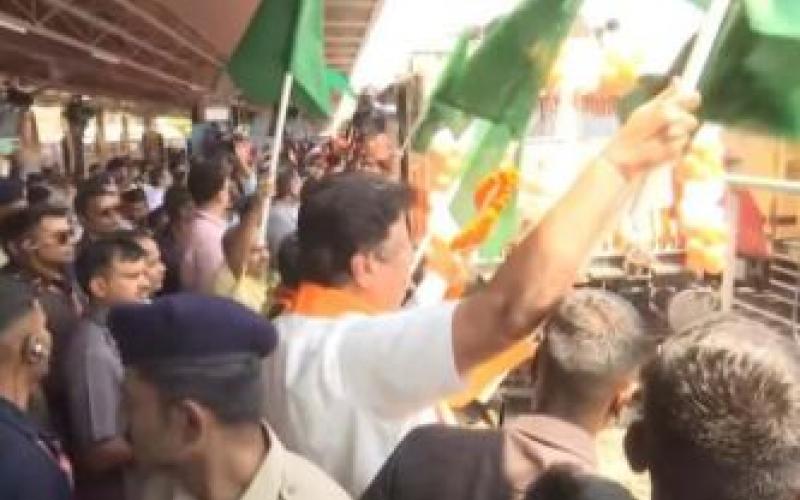 फिर शुरू हुई मुख्यमंत्री तीर्थ यात्रा योजना, सीएम साय ने दिखाई हरी झंडी खबरगली  Chief Minister's pilgrimage scheme started again, CM Sai flagged offcg news raipur news cg big news latest news khabargali 