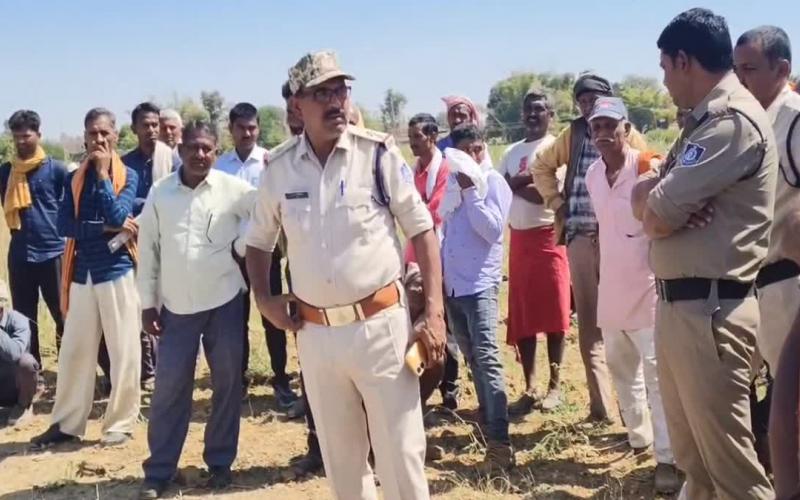  रूह कंपा देने वाली घटना, पोते-बहू की जलती चिता में कूदे उसके दादा…खबरगली A soul-stirring incident, grandfather jumps into the burning pyre of grandson and daughter-in-law big news hindi news mp news khabargali