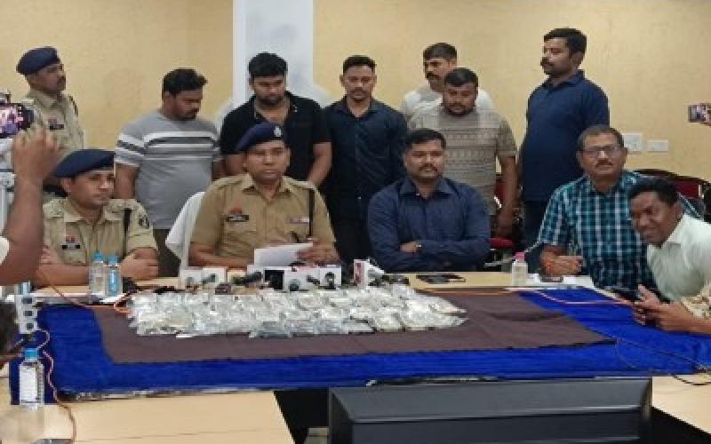 The mastermind of the theft in the showroom turned out to be an employee himself, 4 accused arrested latest News hindi news cg big News Raipur News khabargli 