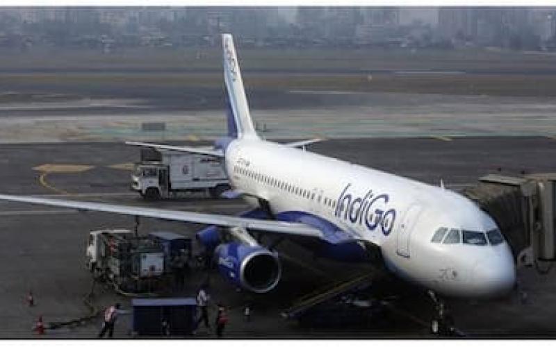 Passengers stranded in Indigo flight coming to Raipur, faced trouble for one and half hour cg News Raipur news cg latest News khabargali 