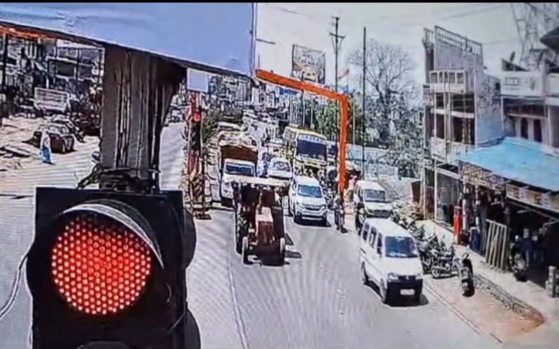 Brakes of a passenger bus failed, several people were crushed, one died kondagaon news khabargali 