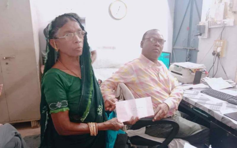 An elderly woman wrote a letter to the President in blood, made this complaint latest news hindi news khabargali 
