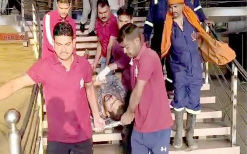 As soon as the young man entered the lift on the third floor, he fell on the ground floor and died on the spot Hindi news latest news Bhilai news khabargali 
