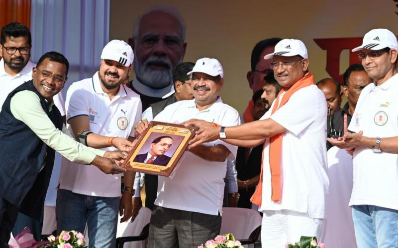 Maharashtra Mandal President Kale CM Sai felicitated former international hockey player of the Mandal Neeta Dumre also felicitated, Nehru Yuva Kendra Chhattisgarh State, Raipur, Khabargali