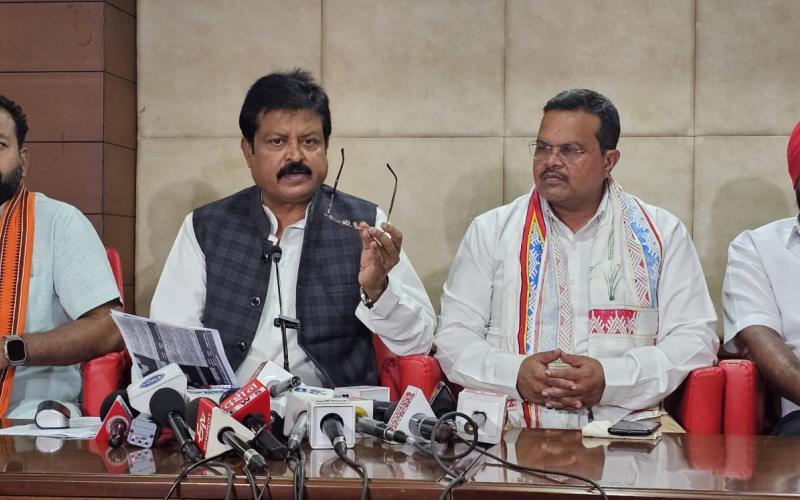Congress' demonstration was a movement of organized gang of criminals against crime, BJP's State General Secretary and State Civil Supplies Corporation's Chairman Sanjay Shrivastava, BJP State Media Co-incharge Anurag Agrawal, BJP SC Morcha's State President Naveen Markandey, Minority Commission's Chairman Amarjeet Chhabra, State Spokesperson Amit Sahu, Sunil Chaudhary and media panelist Nishikant Pandey, Raipur, Chhattisgarh, Khabargali