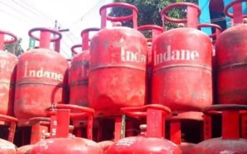 Cylinder prices got cheaper, reduction of up to 17 rupees Raipur news hindi news latest news big news khabargali 
