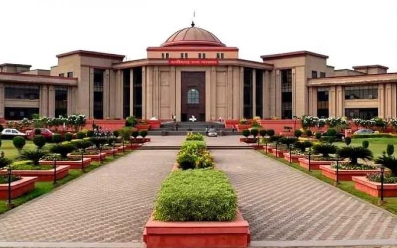 High court stays principal's promotion, also issues contempt notice Raipur news hindi news Chhattisgarh News khabargli 