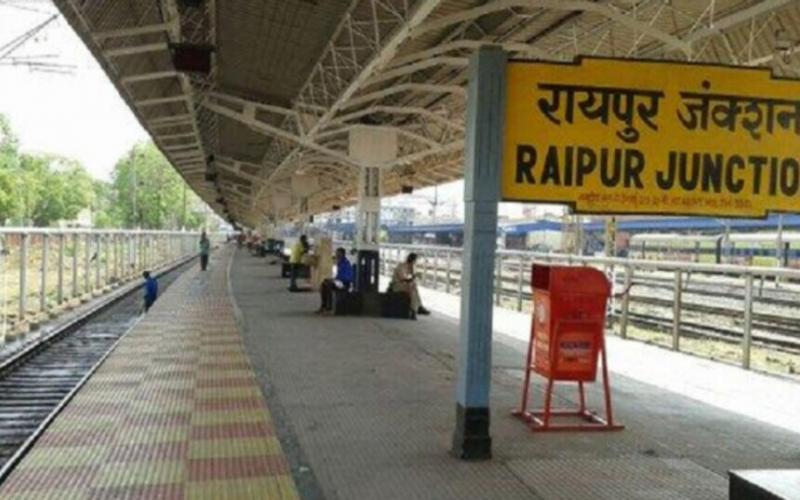 5-year-old girl kidnapped at Raipur railway station, GRP handed her over to family within 4 hours Latest news hindi News khabargali 