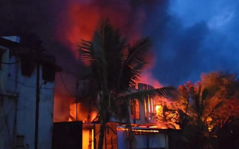 A huge fire broke out in a factory at 3 am, 8 people including the company owner died latest News hindi News big News khabargali 