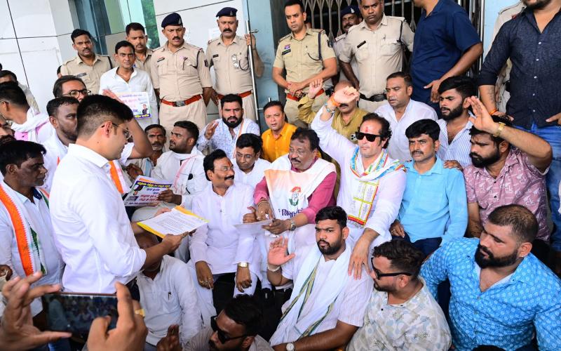 RTO office surrounded over high security number plate, Chhattisgarh, Khabargali Kanhaiya Aggarwal, State General Secretary, Chhattisgarh State Congress Committee