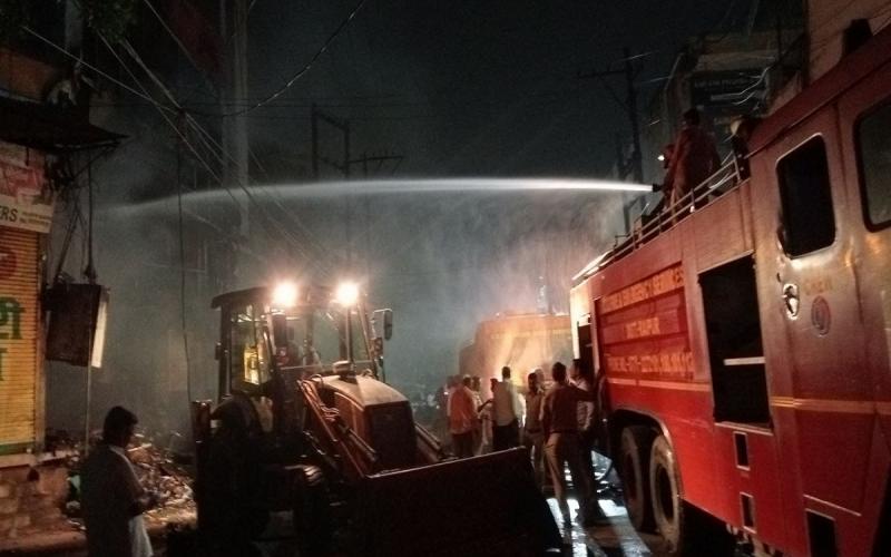 A huge fire broke out in Raipur's medical complex, causing panic in the area