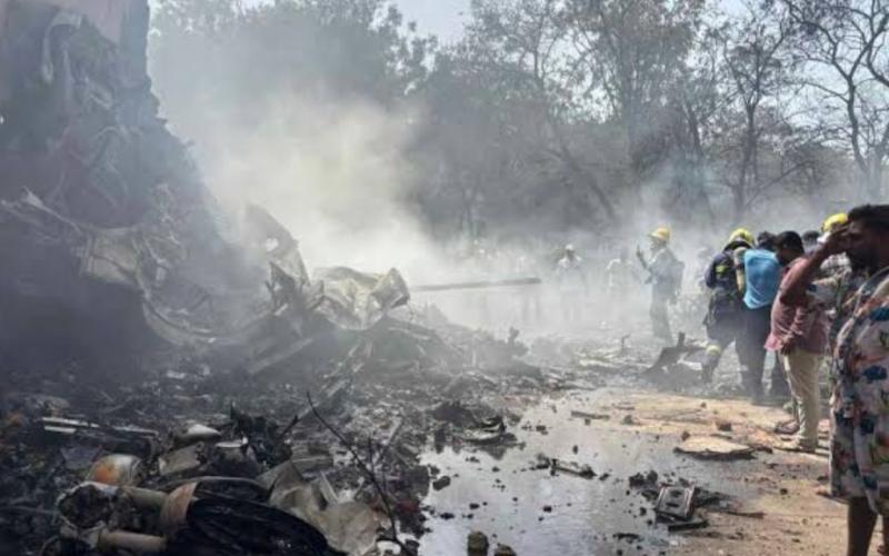 Tragic accident in Ahmedabad, Air India flight going to London crashes, 170 people died latest news hindi news big news khabargali 