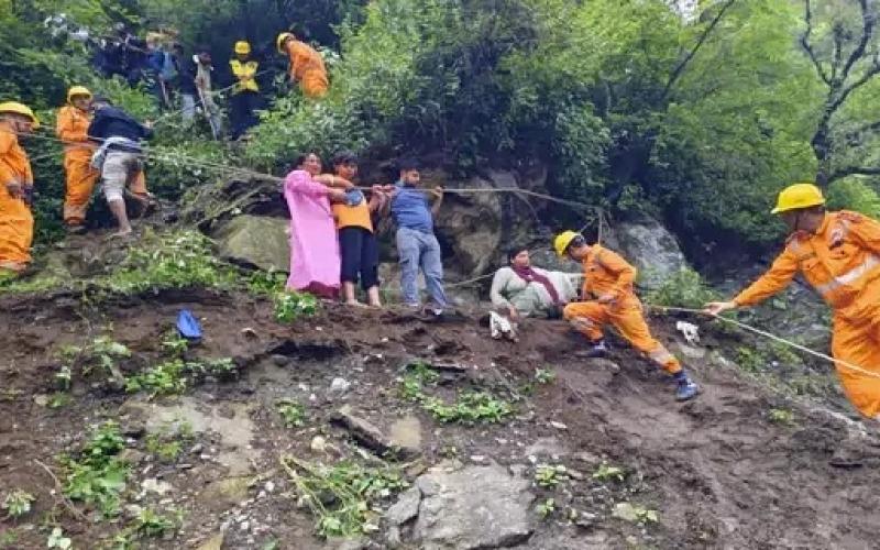 Continuous rain for 12 hours in Ahmedabad, clouds burst at 5 places in Himachal, many tourists stranded big News news hindi news latest news khabargali 