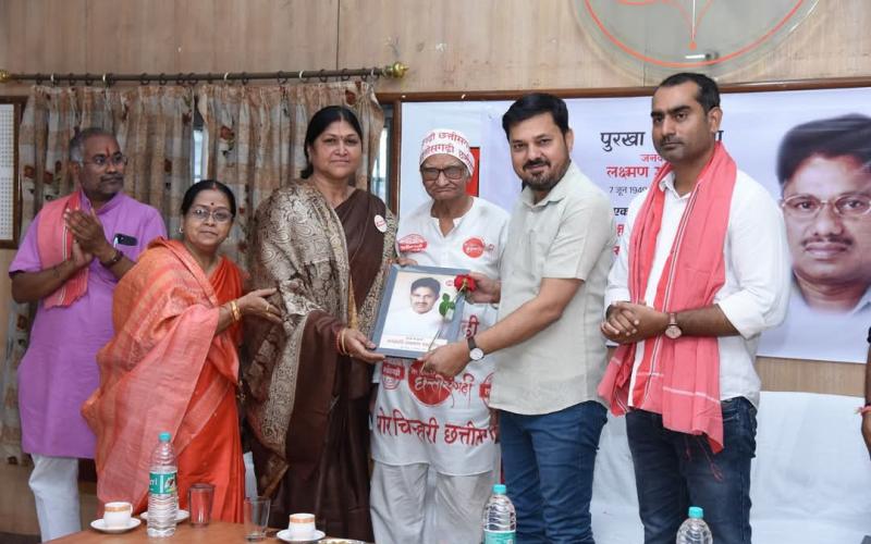 'You are the fallen soul of a man, you will make the sorrow your own, Laxman Masturia brother you will sing his pain', on the birth anniversary of the people's poet Laxman Masturia, superstar Anuj Sharma participated in the program 'Purkha ke Surta' in Raipur Press Club, Chhattisgarh, Khabargali