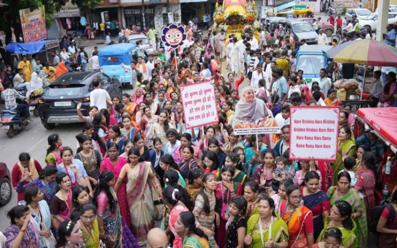 Jagannath Rath Yatra organized by ISKCON Promotion Center Sundar Nagar, Sri Sri Jagannath Baldev Subhadrani Maharani, Siddhartha Swami Maharaj, Hail Gauranga Das, Hail Gaur Hari, Devotee Himanshu, Devotee Rishi, Govinda Prabhu Ji, Raipur, Chhattisgarh, Khabargali