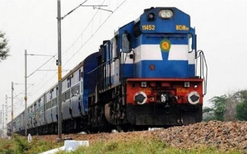 Railway passengers will face trouble once again, 15 trains canceled due to non-interlocking work, route of these trains changed Cg news hindi news Indian Railway khabargali 