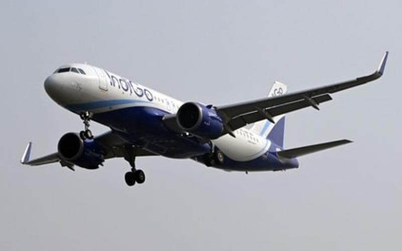 Emergency landing of Indigo plane coming from Indore to Raipur, flight cancellation and passengers' money cg hindi news big News latest news khabargali 