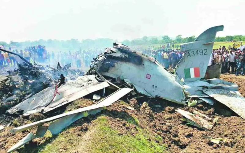 Air Force fighter plane crashes, both pilots killed, it staggered and passed over Anganwadi building hindi news Big News latest news khabargali 