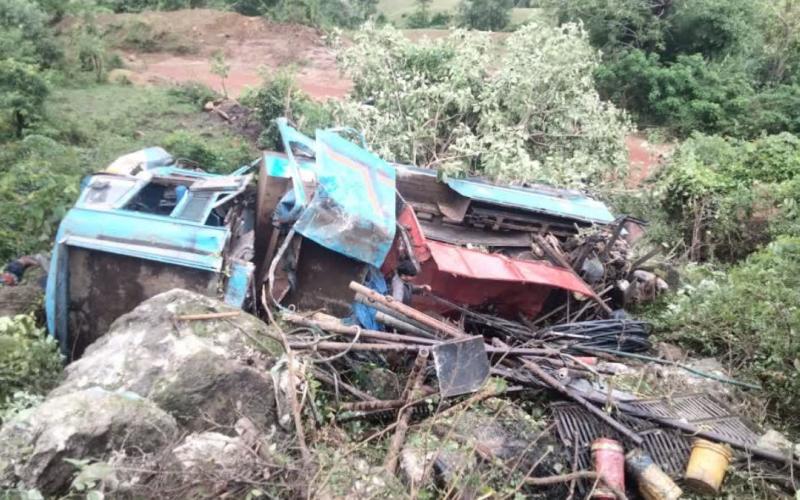 Tragic accident in Kawardha, borewell vehicle fell into a deep ditch, 5 people died Chhattisgarh news big news latest news hindi news khabargali 