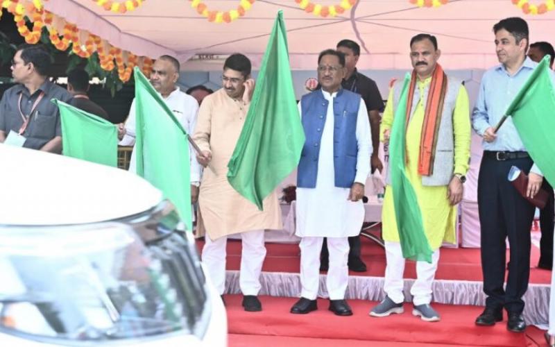 Chhattisgarh will soon get 851 new ambulances, 151 new vehicles flagged off for health staff Chhattisgarh News big news latest news khabargali 