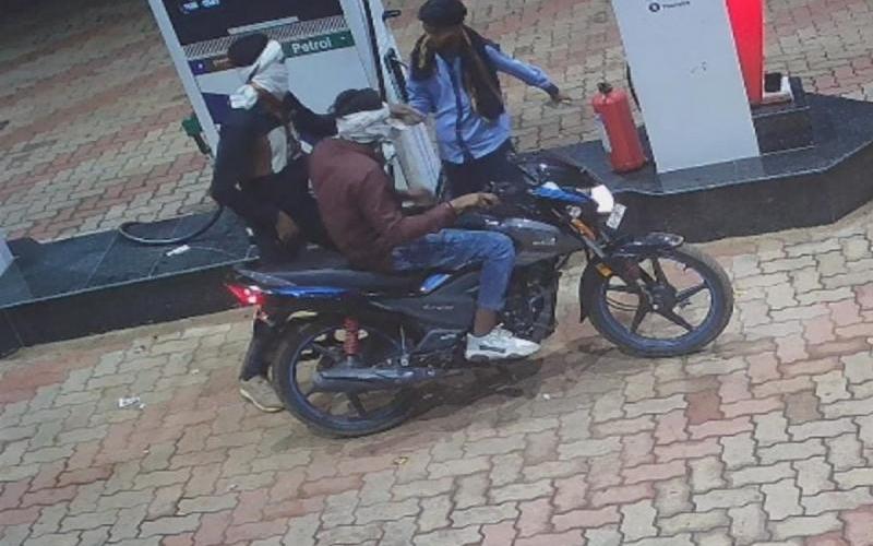 Manager murdered in Raipur Petrol Pump, looted and fled Chhattisgarh news latest news Cg hindi news Raipur news cg big News khabargali 