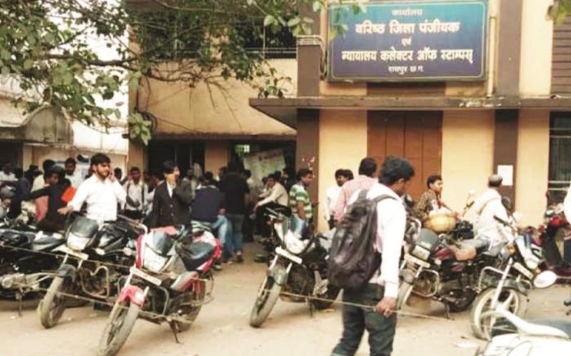 After the announcement in the assembly, there is an undeclared ban on the registry, buyers and sellers are facing problems cg vidhansabha Raipur news hindi news khabargali 