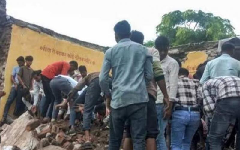 The roof of a government school collapsed, 7 children died, many were buried under the rubble cg news Big News hindi News latest news Khabargali 