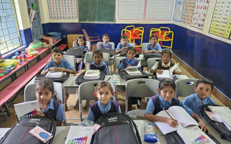 A strong step towards education under Project Utthan, grand school entrance festival organized in Raigarh, education kits distributed to more than 4,000 students of 80 schools - also distributed in schools of 54 villages connected to rail project and water pump house project, Chhattisgarh, Khabargali