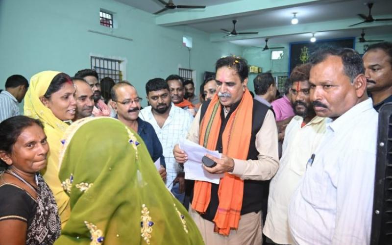 MLA Rajesh Munat's instruction in public meeting in Raipura - Officers should take strict action against illegal plotting, Raipur, Chhattisgarh, Khabargali