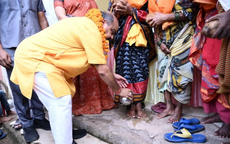 Huge rally under the leadership of North MLA Purandar Mishra in protest against religious conversion, four mothers return home, Raipur, Chhattisgarh, Khabargali