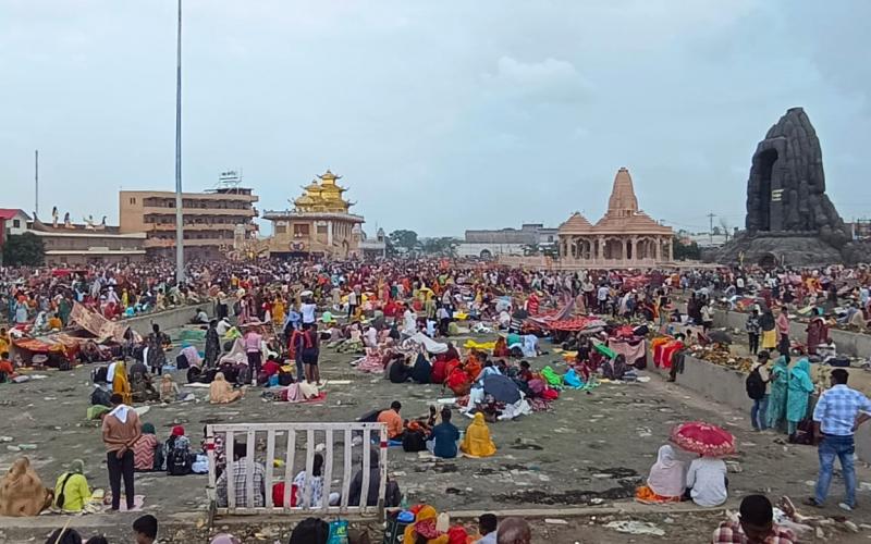 Stampede during Rudraksha distribution at Kubereshwar Dham, two women dead, 3 injured, Sehore, Khabargali