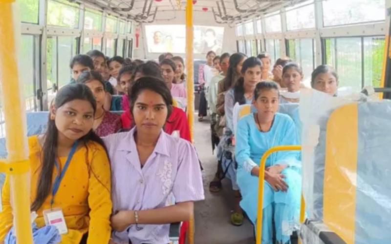 Free bus service started for college students, more than 1000 daughters are getting benefited Chhattisgarh News Raipur news hindi news big news latest news khabargali 