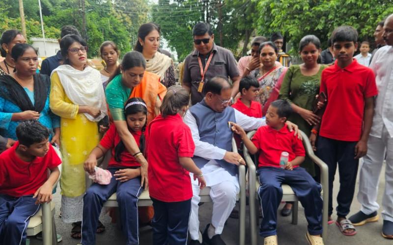 Unforgettable meeting of the children of Jatan Divyang School at the residence of Chief Minister Vishnu Dev Sai, Doma, Raipur, Khabargali, Jatan Divyang School and Surya Nursing College, deaf and dumb, multiple disability children, Chhattisgarh