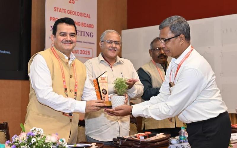 Chhattisgarh's big leap in the mining sector: Revenue of more than 15 thousand crores in the year 2024-25, new mining project gives new impetus to development, 25th meeting of the Silver Jubilee of State Level Geological Program Board Chhattisgarh 2025 was held, minerals are the backbone of the all-round development of any state and country: Shri P. Dayanand, Raipur, Khabargali