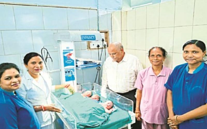 The woman gave birth to 3 children at once, 2 boys and a girl, all healthy Balodabazar news hindi news big news latest news khabargali 