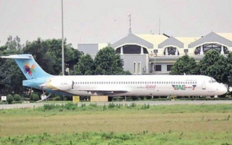 Rent of Bangladeshi plane parked at Swami Vivekanand Airport reached 5 crores, the panel of the plane had fallen in Bemetara Chhattisgarh news hindi news latest khabargali 