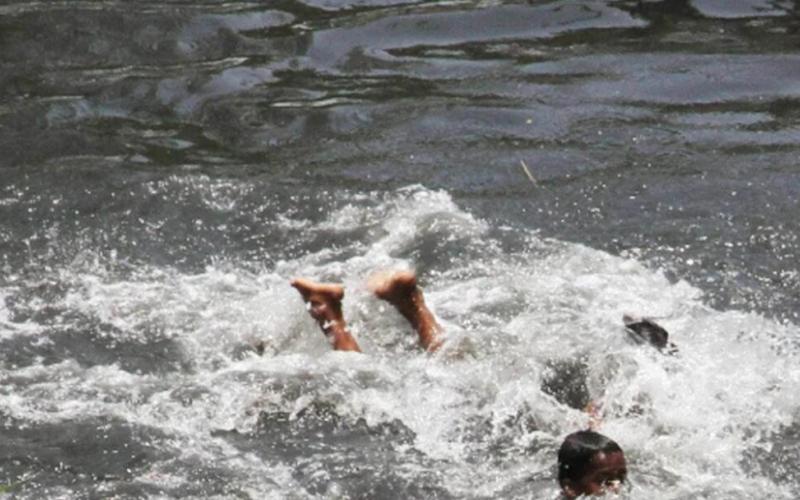 Major accident at Telibandha pond in Raipur, panic due to drowning of two children, police reached the spot Chhattisgarh News khabargali hindi news big news latest news khabargali 