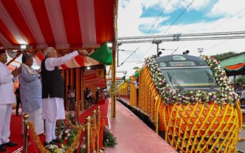 3 more Vande Bharat trains including Amritsar-Katra, PM flagged off in Bengaluru hindi news big news latest news khabargali 