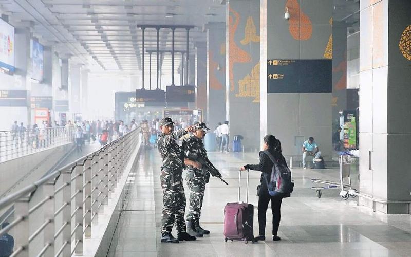 Information about a bomb in an unclaimed bag at the airport, panic ensued Chhattisgarh news hindi News latest news khabargali 