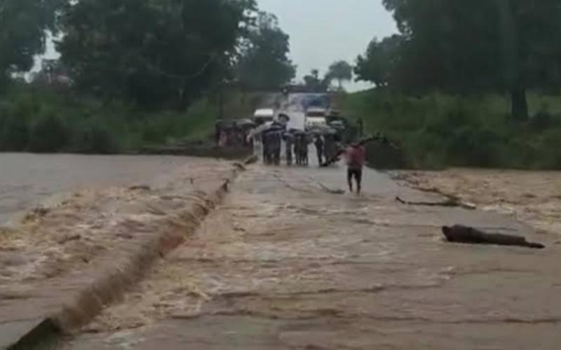 Flood wreaks havoc in Bastar, 7 people dead, more than 100 villages cut off from communication Chhattisgarh news hindi News Big News latest khabargali 
