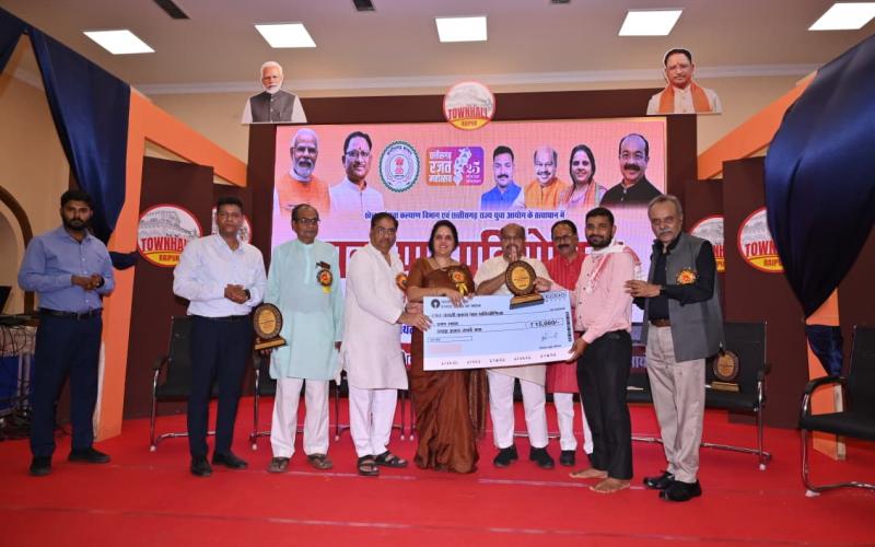 Poetry recitation competition organized on the occasion of "Silver Jubilee Year" of Chhattisgarh, District Administration, Sports and Youth Welfare and Chhattisgarh State Youth Commission Raipur, Raipur, Khabargali