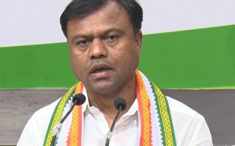 Cow politics rages in Chhattisgarh: Mysterious disappearance of 5 lakh cows, over 2.5 thousand deaths - Congress sharply attacks BJP; BJP leaders make a living in the name of mother cow: PCC Chief, Chhattisgarh, Khabargali
